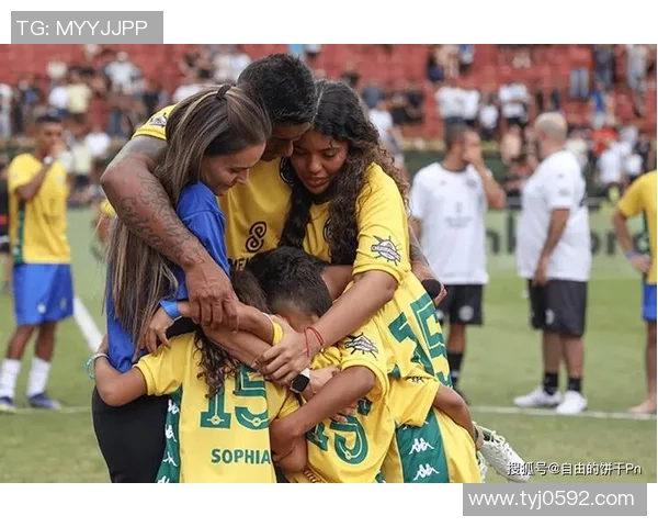 足球球星归队重返母队赛场再展雄风助力俱乐部冲击新高峰