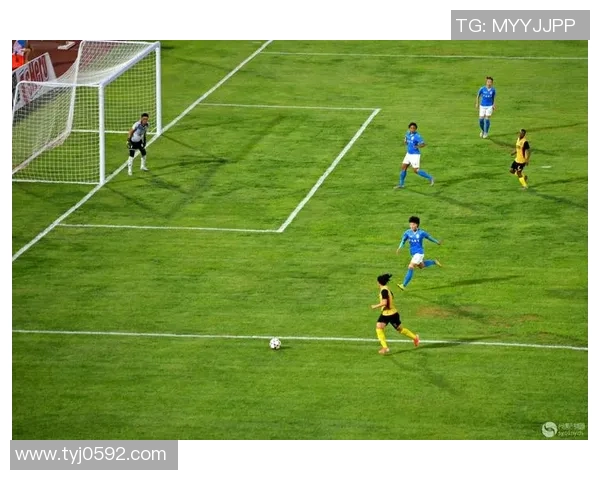 绿茵传奇巨星荧幕再现足球英雄故事与光影魅力